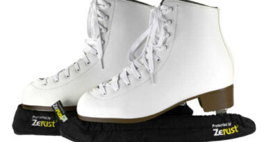 Skates covered with an ice skate blade cover